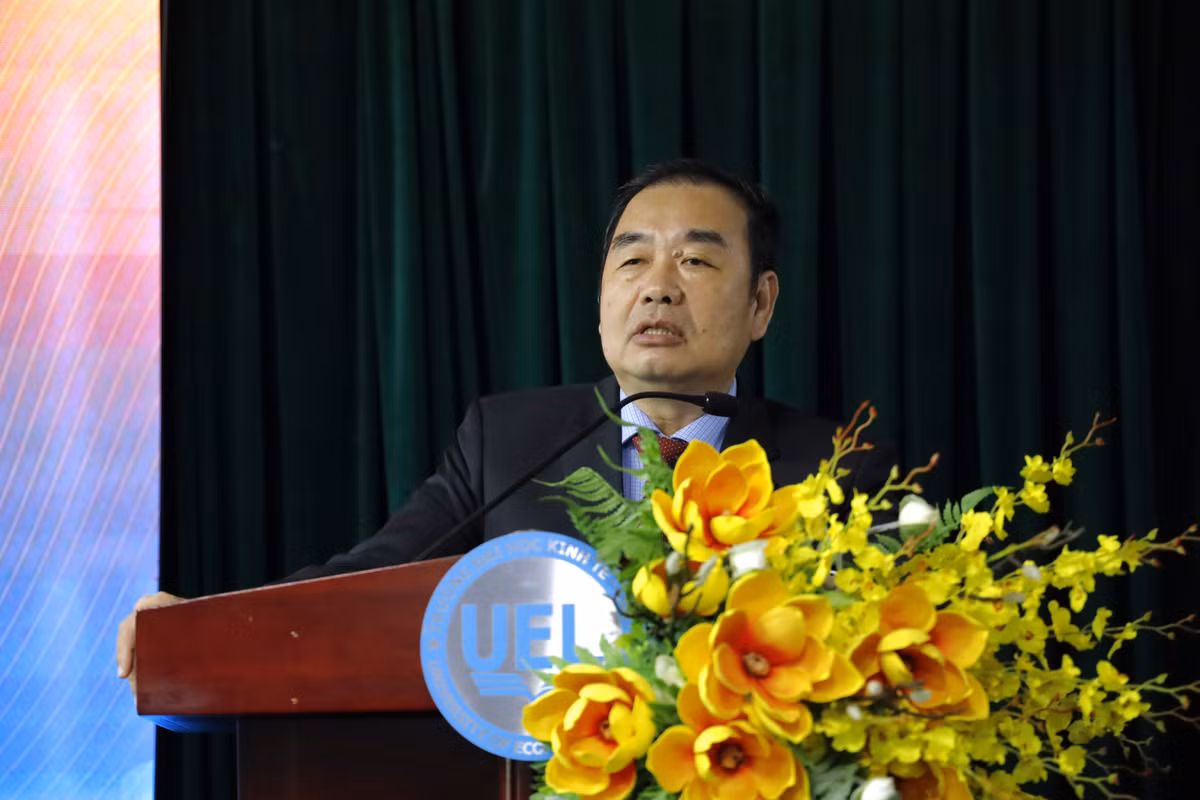 Hoi thao trach nhiem Hien phap thu hut nhieu nha khoa hoc, chuyen gia