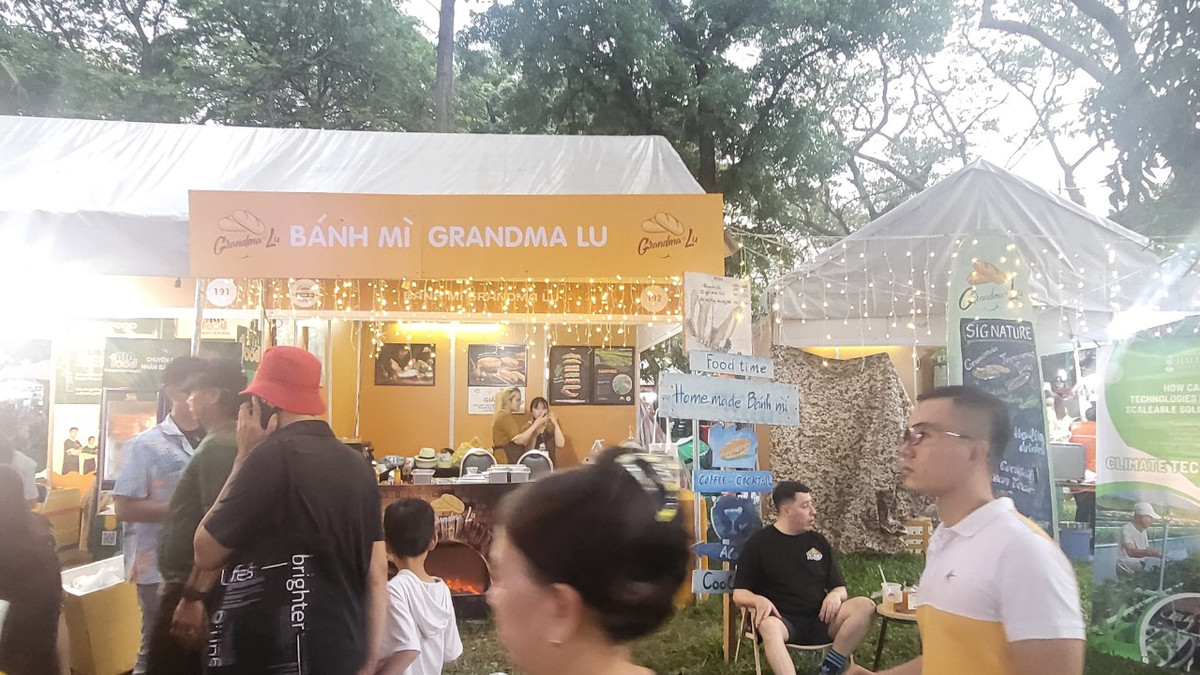 TP HCM: Du khach hao huc tham gia le hoi banh mi lan 2-Hinh-6