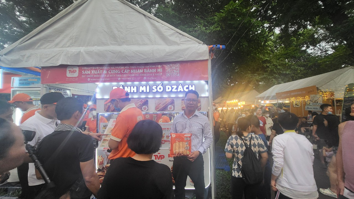 TP HCM: Du khach hao huc tham gia le hoi banh mi lan 2-Hinh-5