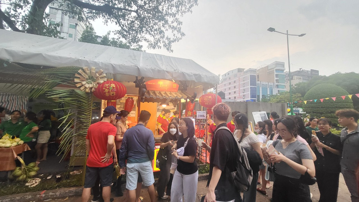 TP HCM: Du khach hao huc tham gia le hoi banh mi lan 2-Hinh-4