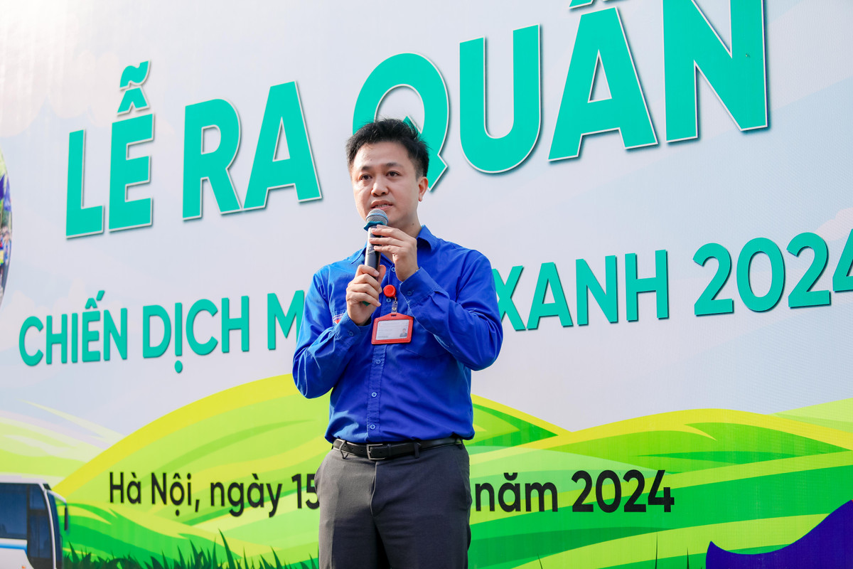 Hàng trăm chiến sĩ áo xanh ra quân “thắp sáng đường quê” - Hình 2 Hang tram chien si ao xanh ra quan “thap sang duong que”-Hinh-2