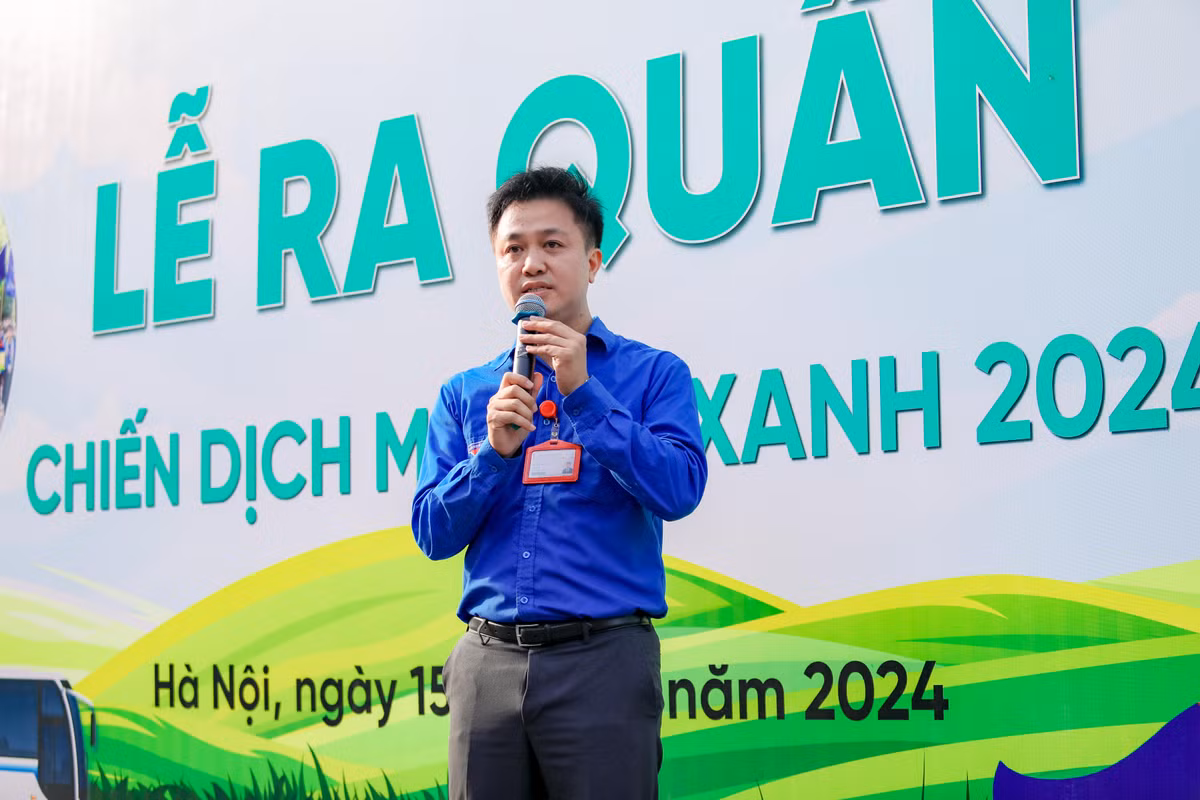 Hàng trăm chiến sĩ áo xanh ra quân “thắp sáng đường quê” - Hình 2 Hang tram chien si ao xanh ra quan “thap sang duong que”-Hinh-2