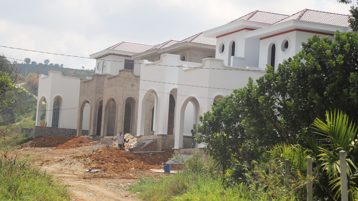 Khu đất đã được chuyển đổi thành đất ở nông thôn tuy nhiên việc xây dựng thì hoàn toàn không phép.