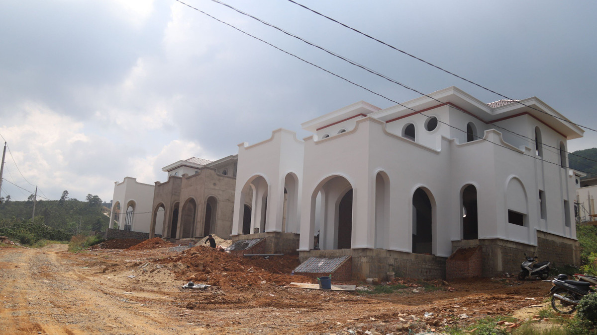 Ông Đỗ Ngọc Cần - Chủ tịch UBND xã Lộc Thành thừa nhận khu biệt thự trên xây dựng hoàn toàn không có phép.