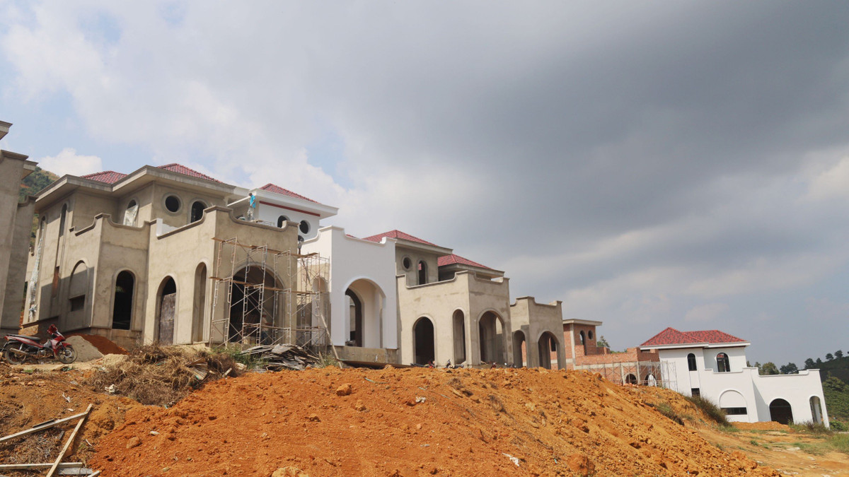 Tháng 10/2023, qua người dân phản ánh, UBND xã Lộc Thành đến kiểm tra việc xây dựng thì khu nhà đã gần như hoàn thiện.