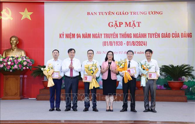 Nganh Tuyen giao khang dinh vi tri dac biet trong cong tac lanh dao cua Dang-Hinh-3