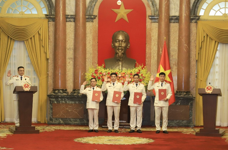 5 kiểm sát viên VKSND Tối cao vừa được Chủ tịch nước bổ nhiệm là ai? - Hình 2 5 kiem sat vien VKSND Toi cao vua duoc Chu tich nuoc bo nhiem la ai?-Hinh-2