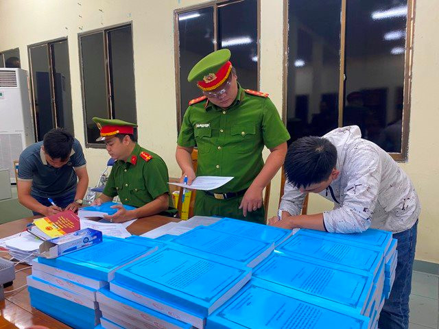 Cong an TP HCM truy na cuu Truong phong Cuc Dang kiem Viet Nam-Hinh-2