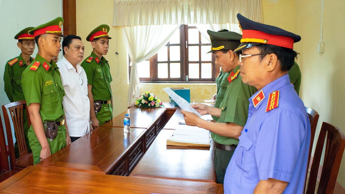 Vì sao giám đốc Văn phòng đăng ký đất đai Hậu Giang bị bắt Vi sao giam doc Van phong dang ky dat dai Hau Giang bi bat