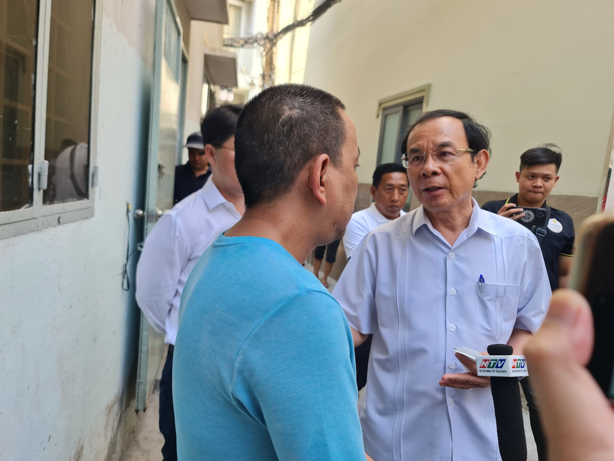 Bí thư Thành ủy TPHCM thăm hỏi gia đình nạn nhân vụ cháy ở quận 10 Bi thu Thanh uy TPHCM tham hoi gia dinh nan nhan vu chay o quan 10