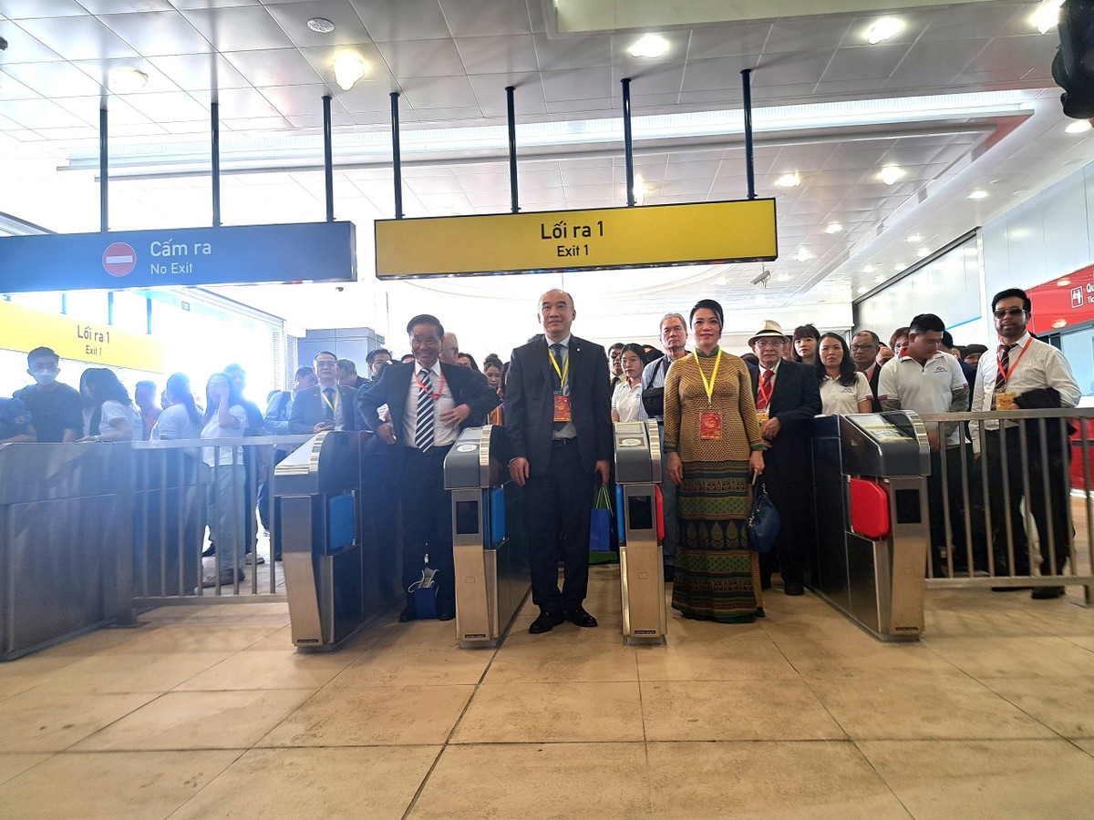 TP HCM: Bên trong tuyến Metro số 1 (Bến Thành-Suối Tiên) có gì? - Hình 5 TP HCM: Ben trong tuyen Metro so 1 (Ben Thanh-Suoi Tien) co gi?-Hinh-5