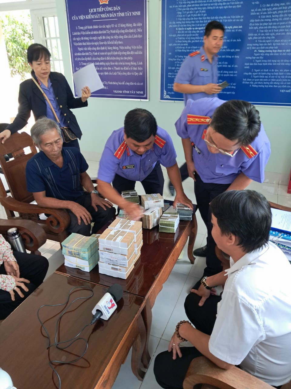 VKSND tinh Tay Ninh boi thuong nguoi bi bat oan hon 2,5 ty dong-Hinh-2