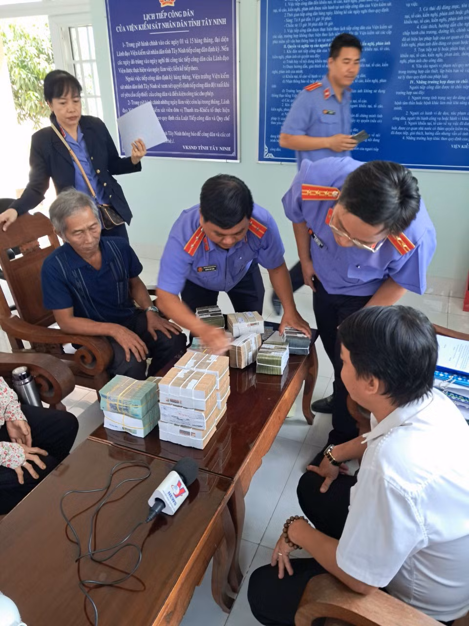 VKSND tỉnh Tây Ninh bồi thường người bị bắt oan hơn 2,5 tỷ đồng - Hình 2 VKSND tinh Tay Ninh boi thuong nguoi bi bat oan hon 2,5 ty dong-Hinh-2