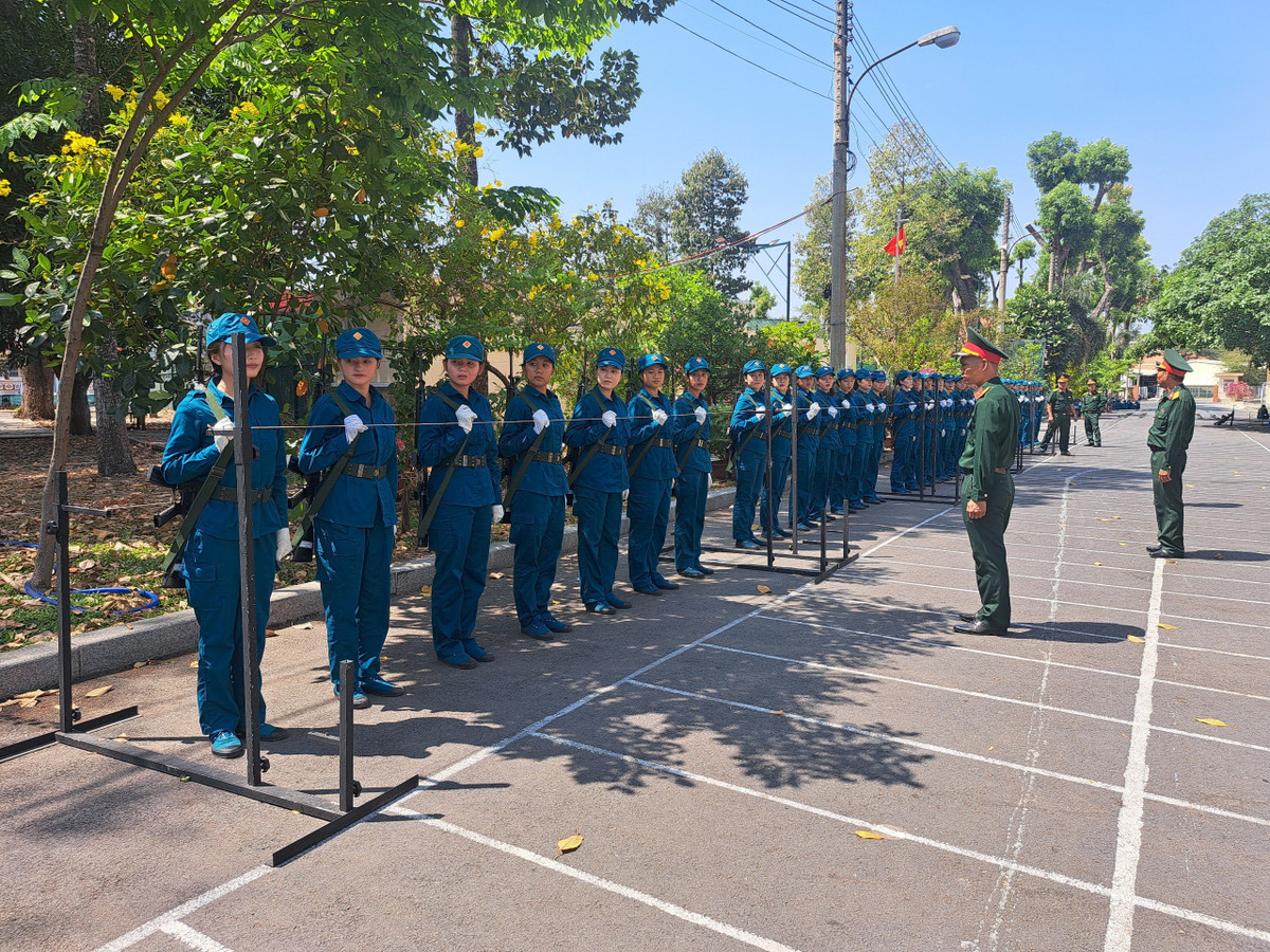 Khối nữ du kích miền Nam luyện tập tại Bộ Tư lệnh TP HCM 