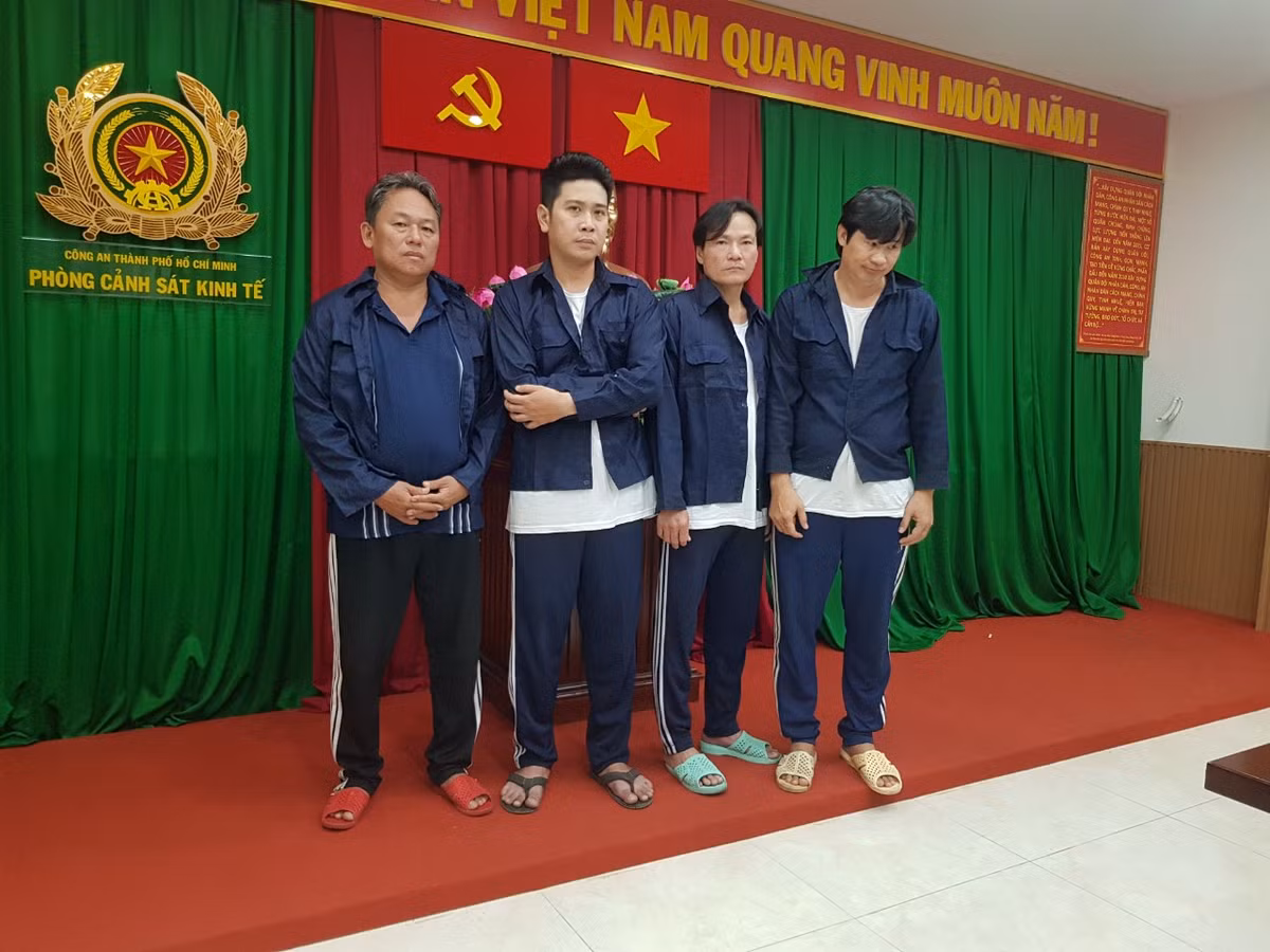 Cong an TP HCM bat 2 can bo hai quan nhan hoi lo-Hinh-2