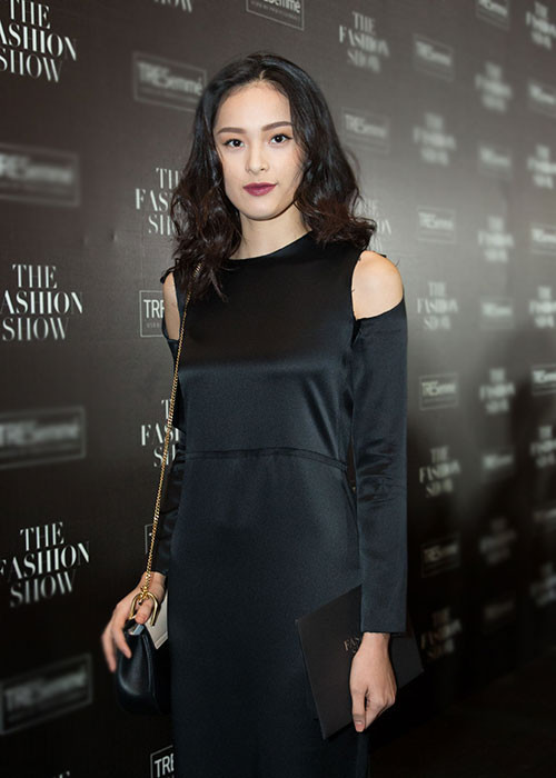 HH Pham Huong do sac cung Dang Thu Thao tren tham do-Hinh-9