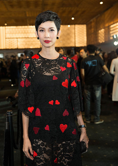 HH Pham Huong do sac cung Dang Thu Thao tren tham do-Hinh-8