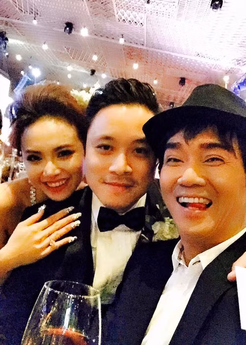 Tiệc cưới của vợ chồng Victor Vũ - Đinh Ngọc Diệp còn có sự tham gia của ca sĩ Minh Thuận.