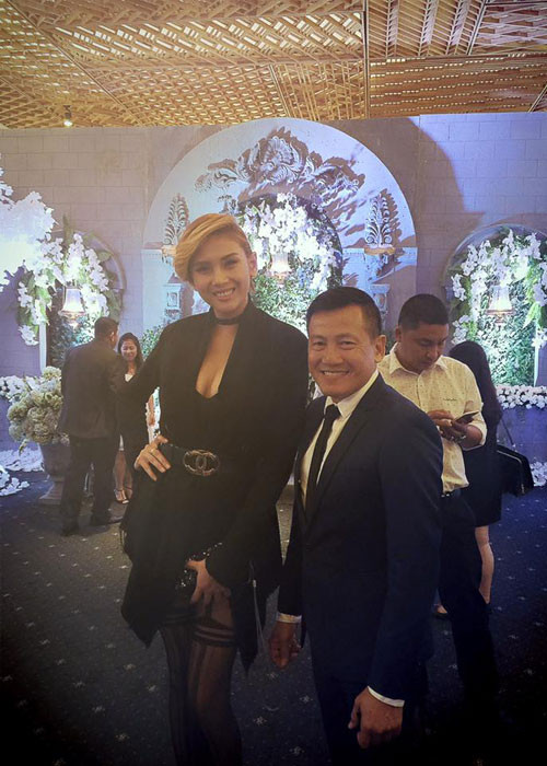 Cựu siêu mẫu Võ Hoàng Yến gợi cảm trong váy áo sexy khi tham gia tiệc cưới.