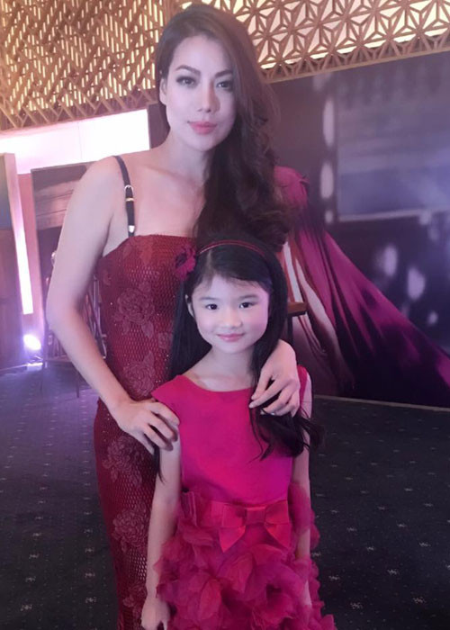 Tham gia tiệc cưới của Victor Vũ, Trương Ngọc Ánh dẫn cô con gái Bảo Tiên đi cùng.