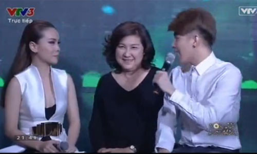 Mẹ của Noo Phước Thịnh có mặt để ủng hộ con trai.