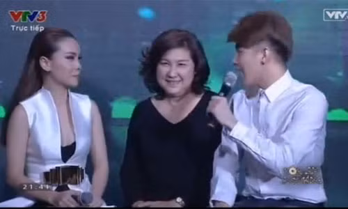 Mẹ của Noo Phước Thịnh có mặt để ủng hộ con trai.