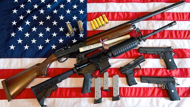 Người dân Mỹ được phép mua nhiều loại vũ khí, bao gồm cả súng trường tấn công hay súng trường bắn tỉa.