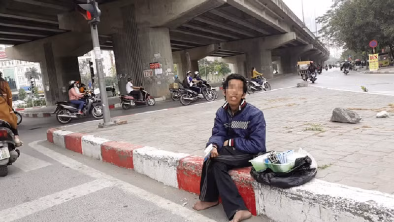 Cho tien an xin: Giup nguoi hay lam xau bo mat xa hoi?