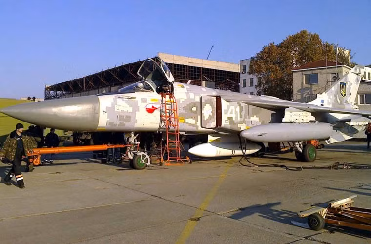 Muc kich tiem kich Khong quan Ukraine hung ho cat canh