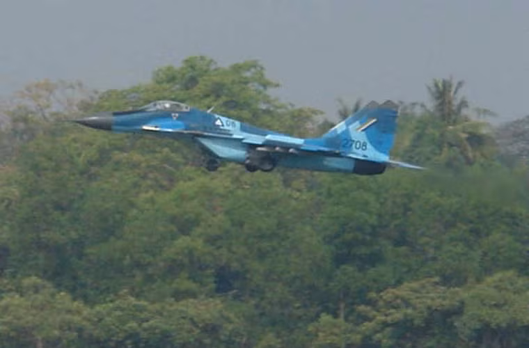 Còn 6 chiếc MiG-29SE thuộc thế hệ 2 dòng tiêm kích MiG-29 với cải tiến khắc phục nhược điểm của MiG-29B. Nó được trang bị radar N019ME có khả năng theo dõi 10 mục tiêu và diệt 2 mục tiêu cùng lúc. Loại radar này cũng cho phép MiG-29 mang được tên lửa đối không R-77 tự dẫn radar chủ động. Mẫu MiG-29SE cũng được bố trí pháo 30mm về phía bên trái cho phép khai hỏa khi máy bay mang thùng nhiên liệu giữa.