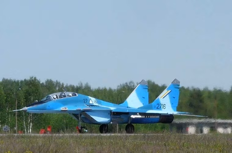 MiG-29UB là biến thể huấn luyện 2 chỗ ngồi của dòng tiêm kích MiG-29, buồng lái được kéo dài để đặt thêm một ghế thứ 2 cho giáo viên bay. Máy bay không được trang bị radar điều khiển hỏa lực mà thay bằng modul huấn luyện để giáo viên có thể đưa ra các tình huống giả định trong trận đánh và các trường hợp khẩn cấp.