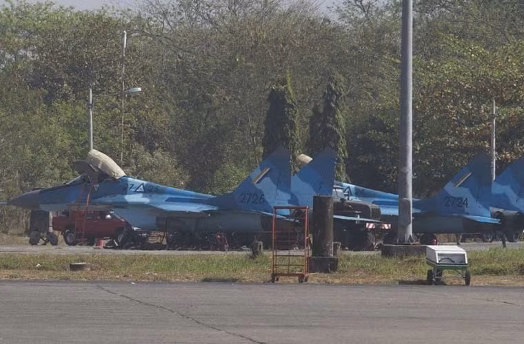 Trong quá trình sử dụng, Không quân Myanmar đã để mất một chiếc MiG-29UB do tai nạn vào năm 2004.