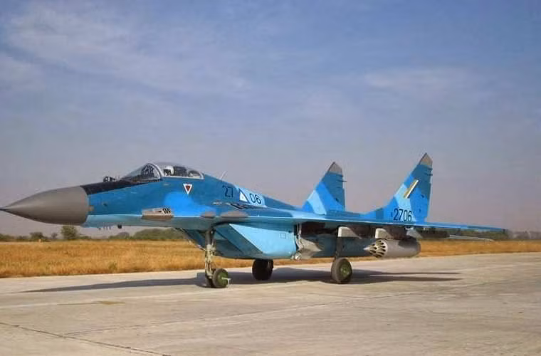 Trong 3 biến thể tiêm kích đánh chặn MiG-29 mà Không quân Myanmar có được thì 2 kiểu MiG-29B và SE chuyên dùng cho chiến đấu, trong khi kiểu UB dành cho huấn luyện phi công lái MiG-29.