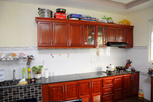 Khu bếp gọn gàng, sạch sẽ.