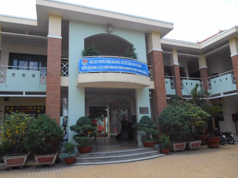 Trung tâm Nuôi dưỡng bảo trợ trẻ em Linh Xuân, Q.Thủ Đức thành lập năm 2010 trên cơ sở tách ra từ Trung tâm trẻ mồ côi Tam Bình (thuộc Sở Lao động).