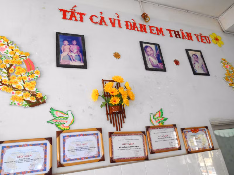 Khẩu hiệu "Tất cả vì đàn em thân yêu" có được bảo mẫu thực hiện đúng?