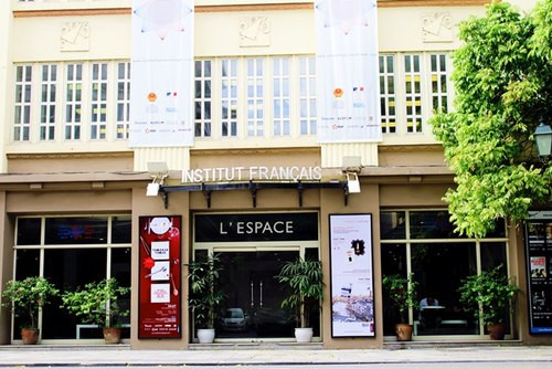 Triển lãm ảnh “Phóng viên chiến trường” diễn ra từ 14/4 – 10/5/2015 tại trung tâm L’Espace Tràng Tiền Hà Nội với những hình ảnh, góc nhìn kể thêm những của câu chuyện về chiến tranh Việt Nam.