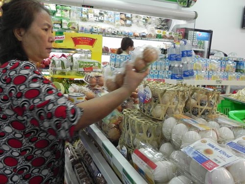 Bên cạnh đó, mặt hàng thực phẩm nhập khẩu của siêu thị Hapro còn thực hiện chương trình khuyến mại giá từ 5% - 20%.