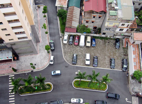 Đặc biệt, người mua nên tìm hiểu thông tin về các vấn đề như: khu vực đỗ xe, chi phí gửi xe, phí dịch vụ… (những thông tin này thường được làm rõ trong hợp đồng).