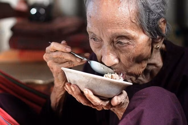 Loat anh dang yeu cu ba Viet Nam song lau nhat the gioi-Hinh-5