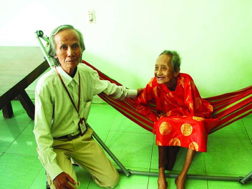 Sống qua cả ba thế kỷ song sức khỏe của cụ già cao tuổi nhất Việt Nam vừa xác lập kỷ lục cao tuổi nhất thế giới vẫn rất tốt.