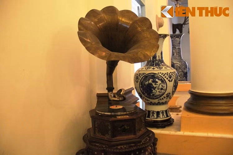 Tron bo hang ngoai sang chanh trong nha giau xua-Hinh-2