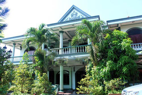 Nằm tại quận 9, TP HCM, căn biệt thự của nữ ca sỹ chuyển giới Lâm Chi Khanh nằm trong khuôn viên rộng 5000m2.