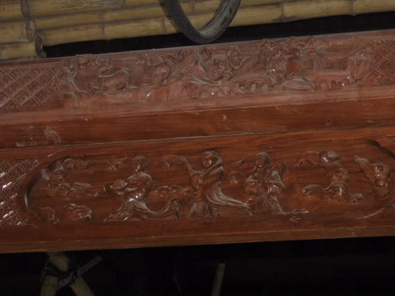 Ước tính số tiền chi cho hàng trăm mét khối gỗ của đại gia Cường cả chục tỷ đồng. Nhiều đồn đoán dinh thự bằng gỗ này được xây dựng làm của hồi môn cho con gái đại gia Cường. Ảnh: apn_blog (yume.vn).