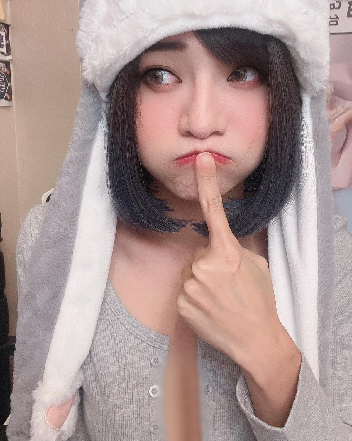 Cô nàng sở hữu khuôn mặt xinh đẹp ngọt ngào, thân hình nóng bỏng, đặc biệt là vòng một khủng lên tới cup G.