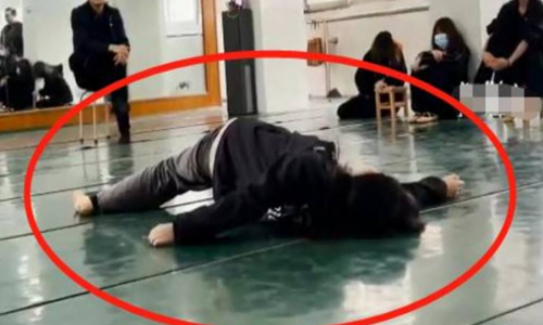 Nu sinh co giat nhu xac song khien giao vien khiep so va su that