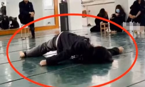 Nu sinh co giat nhu xac song khien giao vien khiep so va su that