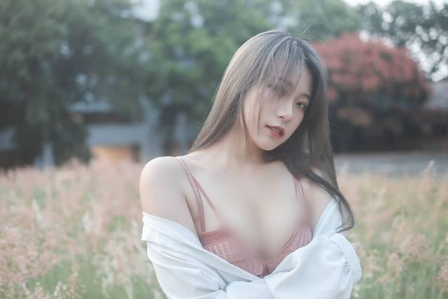 Các fan hâm mộ của Lăng Thần hi vọng, với nhan sắc nổi trội, cách ứng xử duyên dáng, trong tương lai cô nàng sẽ được biết đến nhiều hơn.