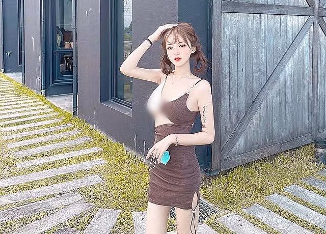 Lúc trẻ trung gợi cảm, khiến người nhìn bị thu hút không muốn rời mắt.