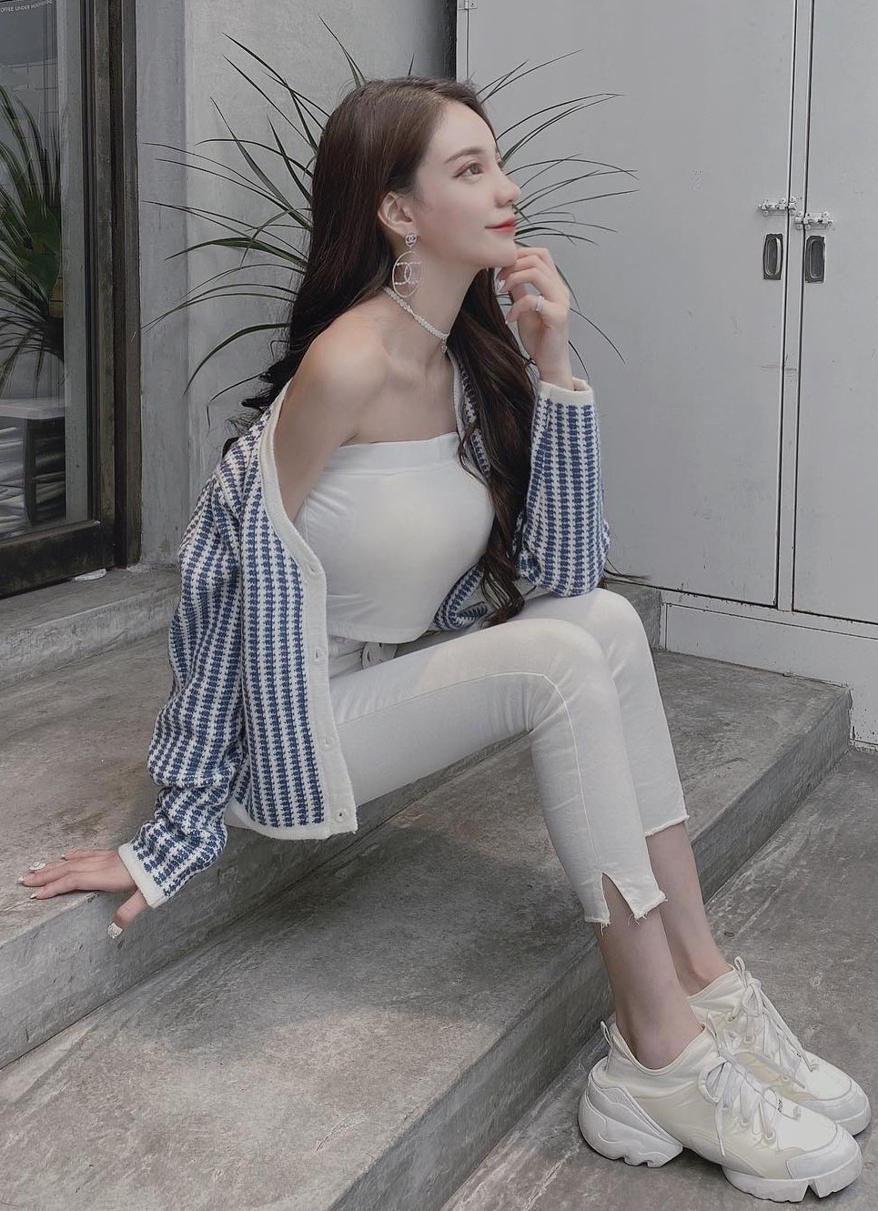 Cũng nhờ vậy, dù mặc kín hay hở, thanh lịch hay táo bạo, quyến rũ, Kimmy Hi Nghiên đều thu hút được ánh nhìn ước ao, ngưỡng mộ của mọi người.